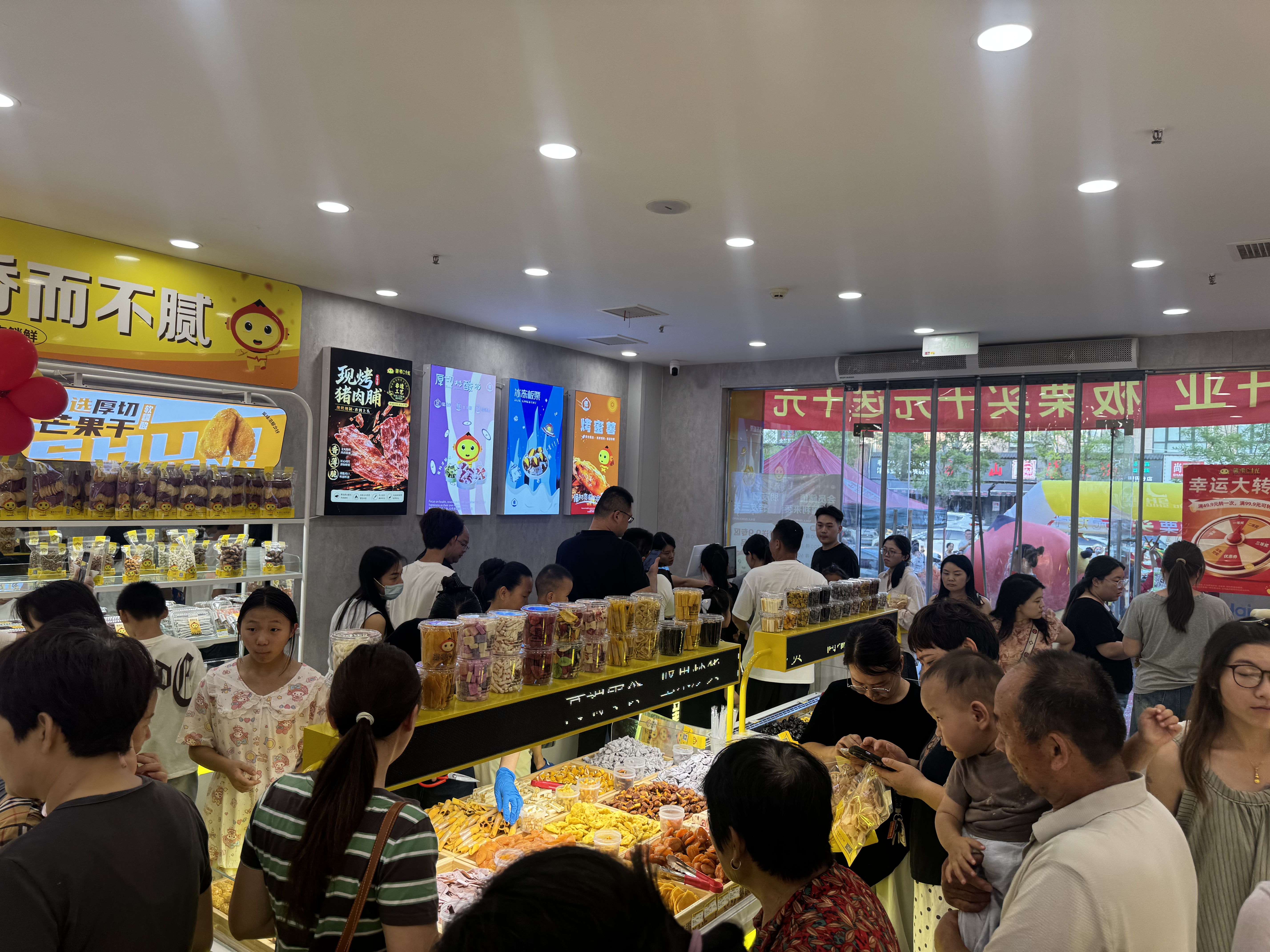 夏季店内全景